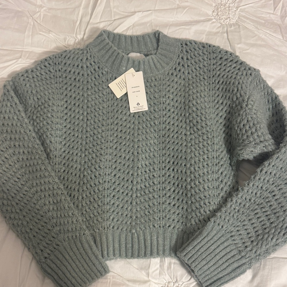 Cozy Knit Pink Rose women’s Sweater in airy sage color size small NWT